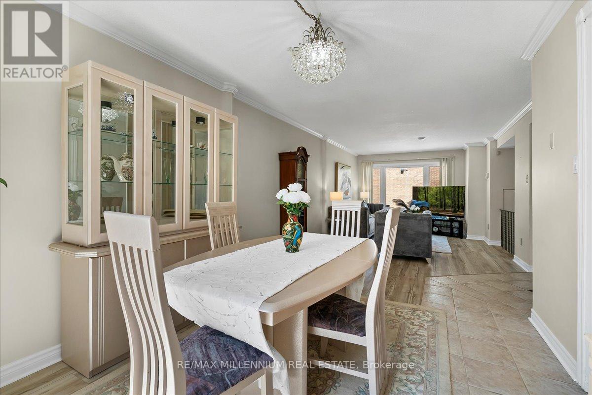 Photo 4 of 22 765 Oklahoma Drive E, Pickering ON