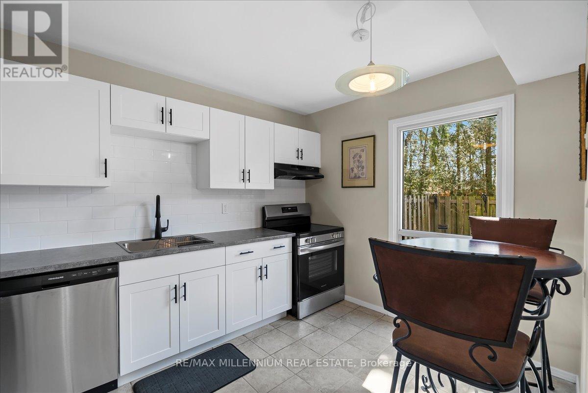 Photo 13 of 22 765 Oklahoma Drive E, Pickering ON