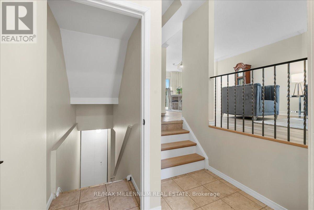 Photo 3 of 22 765 Oklahoma Drive E, Pickering ON