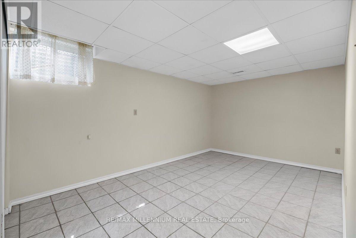 Photo 5 of 22 765 Oklahoma Drive E, Pickering ON