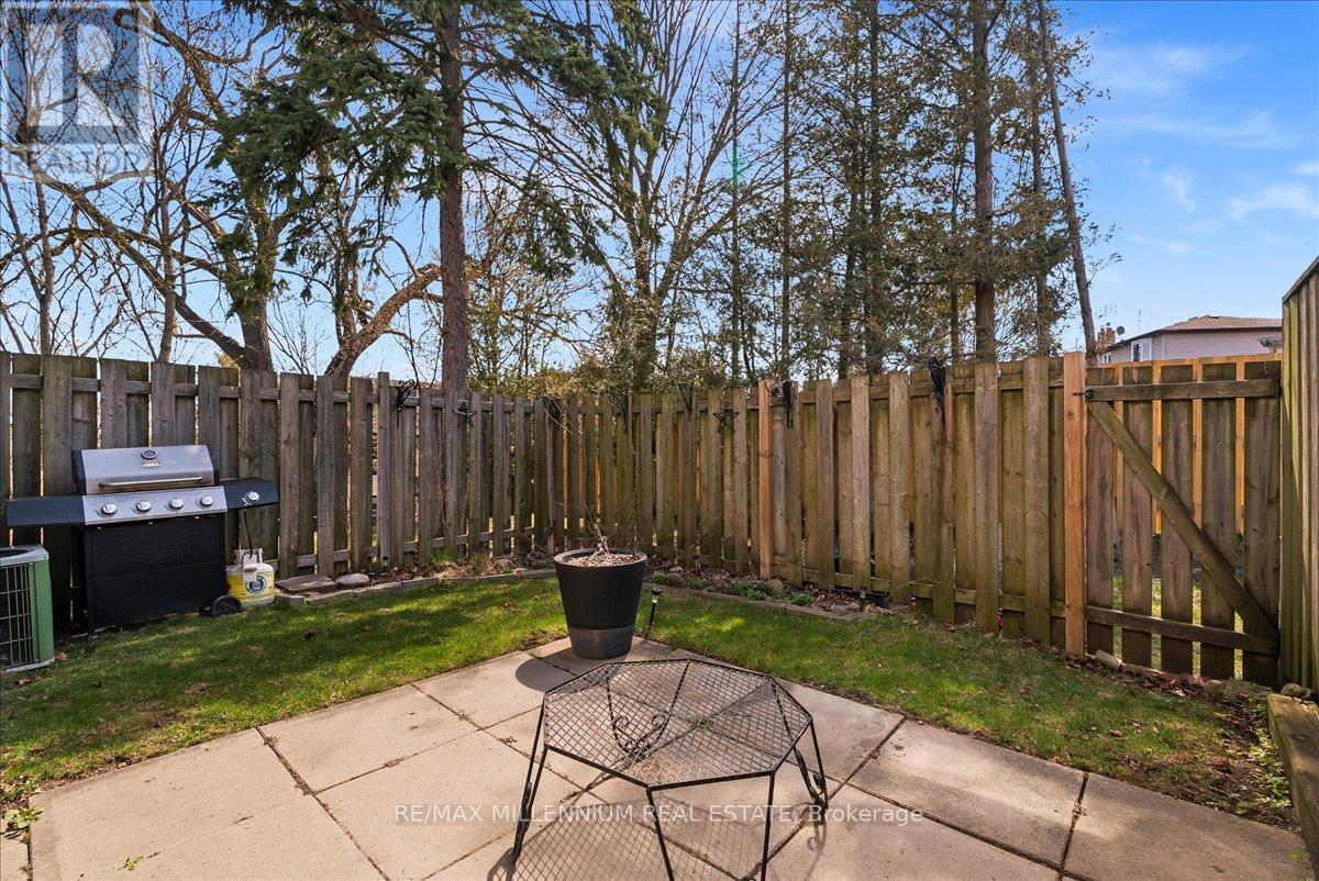 Photo 6 of 22 765 Oklahoma Drive E, Pickering ON