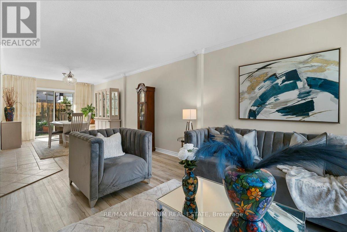 Photo 7 of 22 765 Oklahoma Drive E, Pickering ON