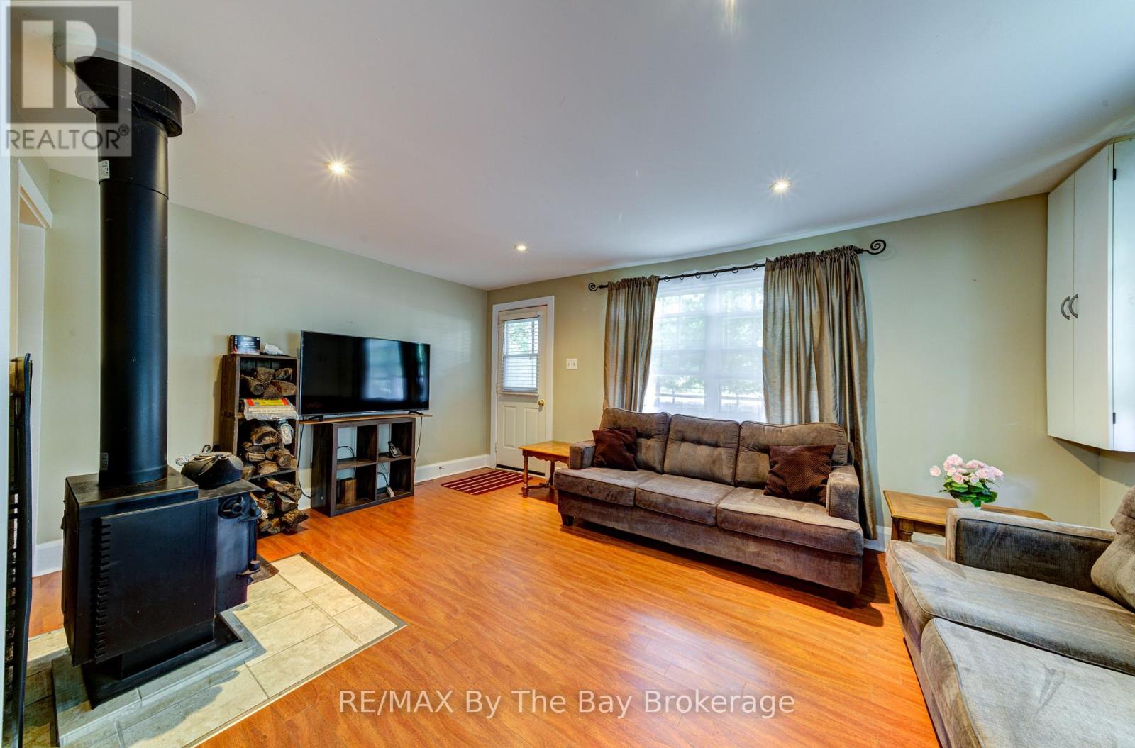Photo 14 of 110 24th Street N, Wasaga Beach ON