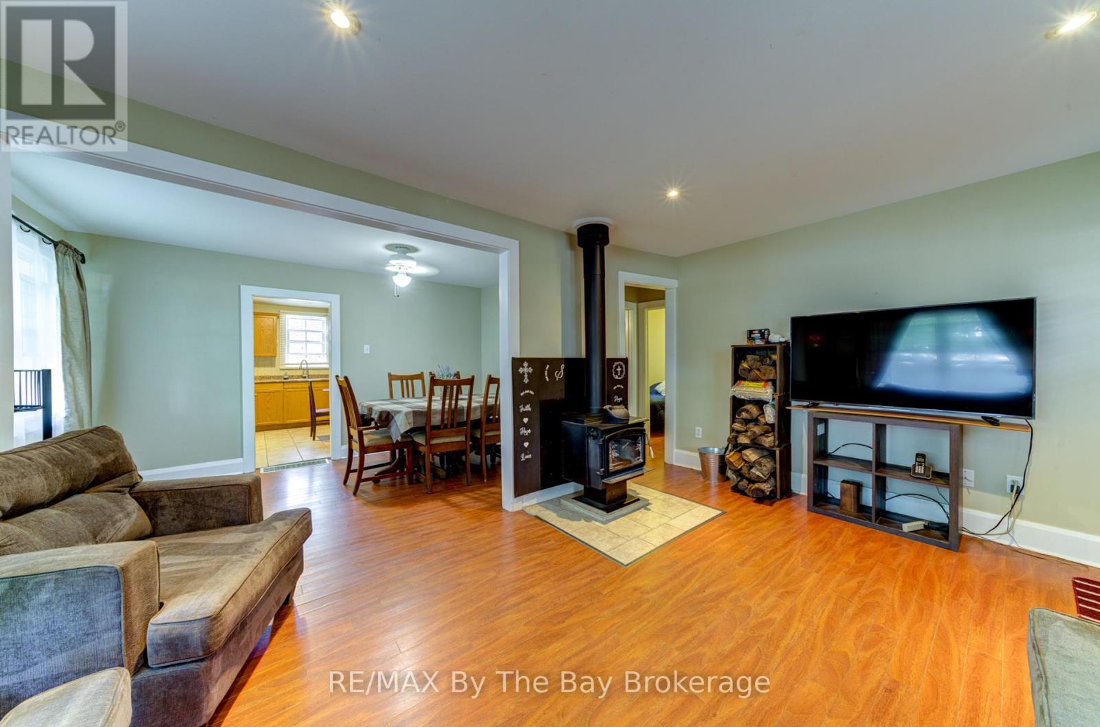 Photo 12 of 110 24th Street N, Wasaga Beach ON