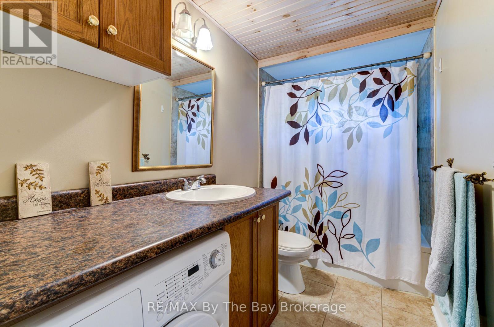 Photo 17 of 110 24th Street N, Wasaga Beach ON
