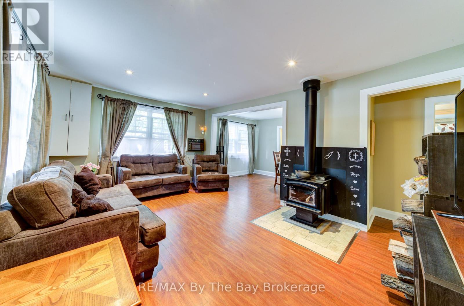 Photo 15 of 110 24th Street N, Wasaga Beach ON
