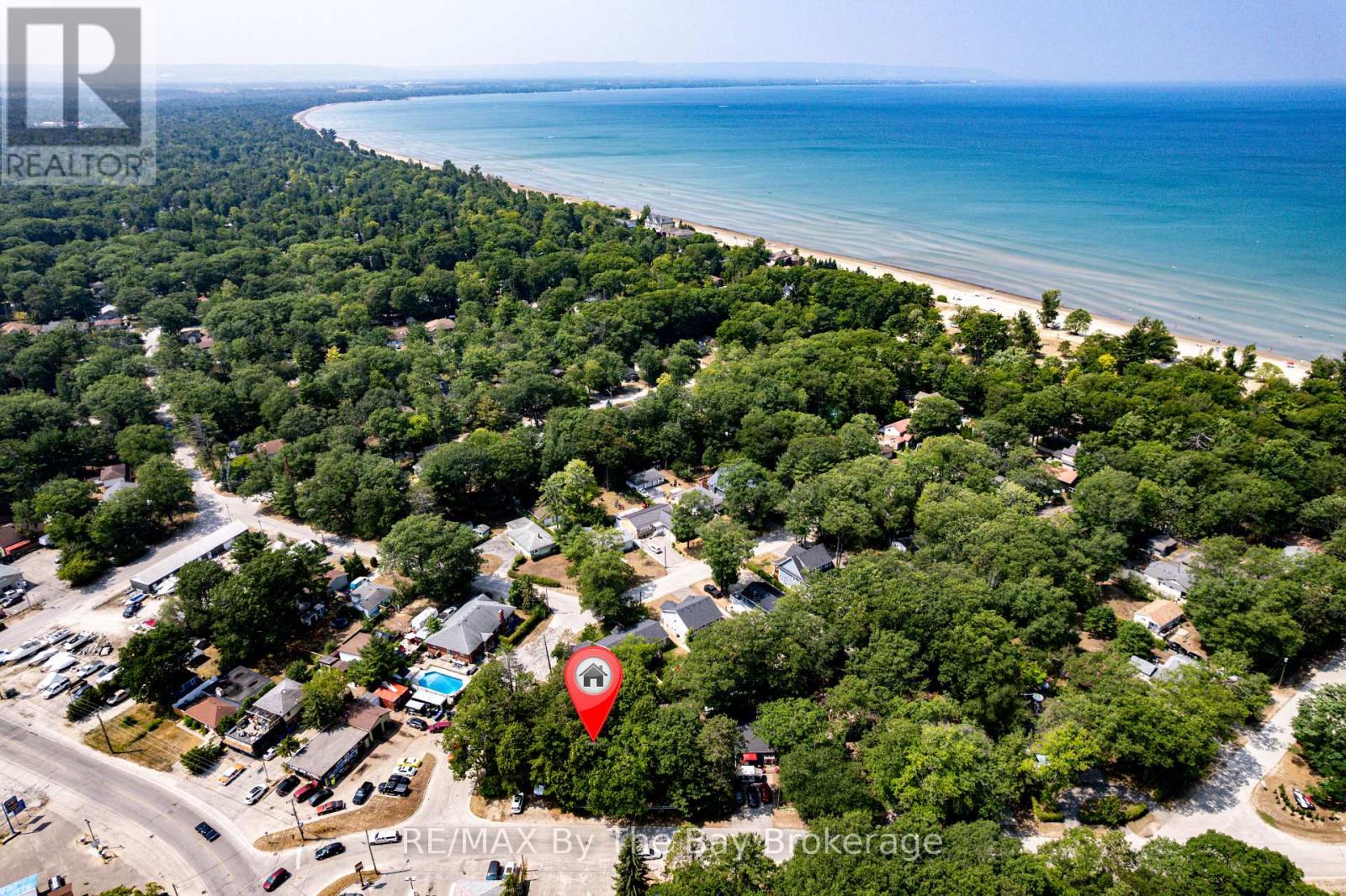 Photo 31 of 110 24th Street N, Wasaga Beach ON