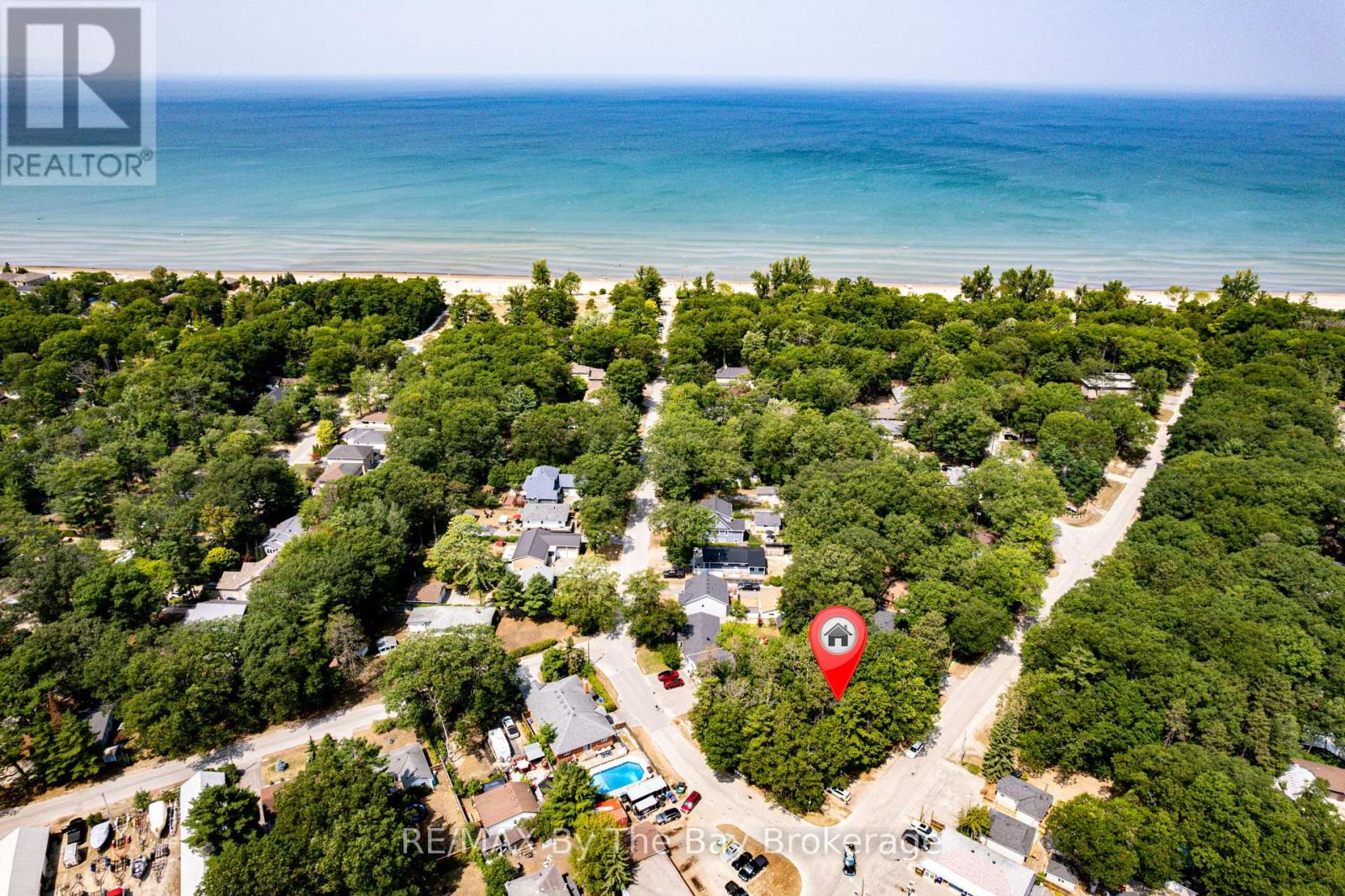 Photo 3 of 110 24th Street N, Wasaga Beach ON