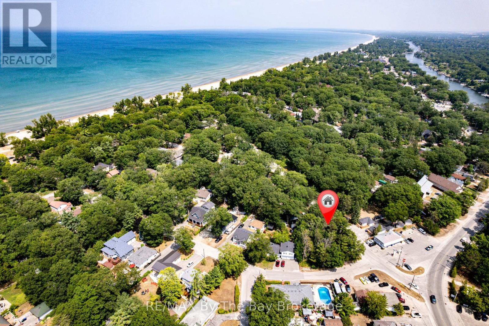 Photo 28 of 110 24th Street N, Wasaga Beach ON