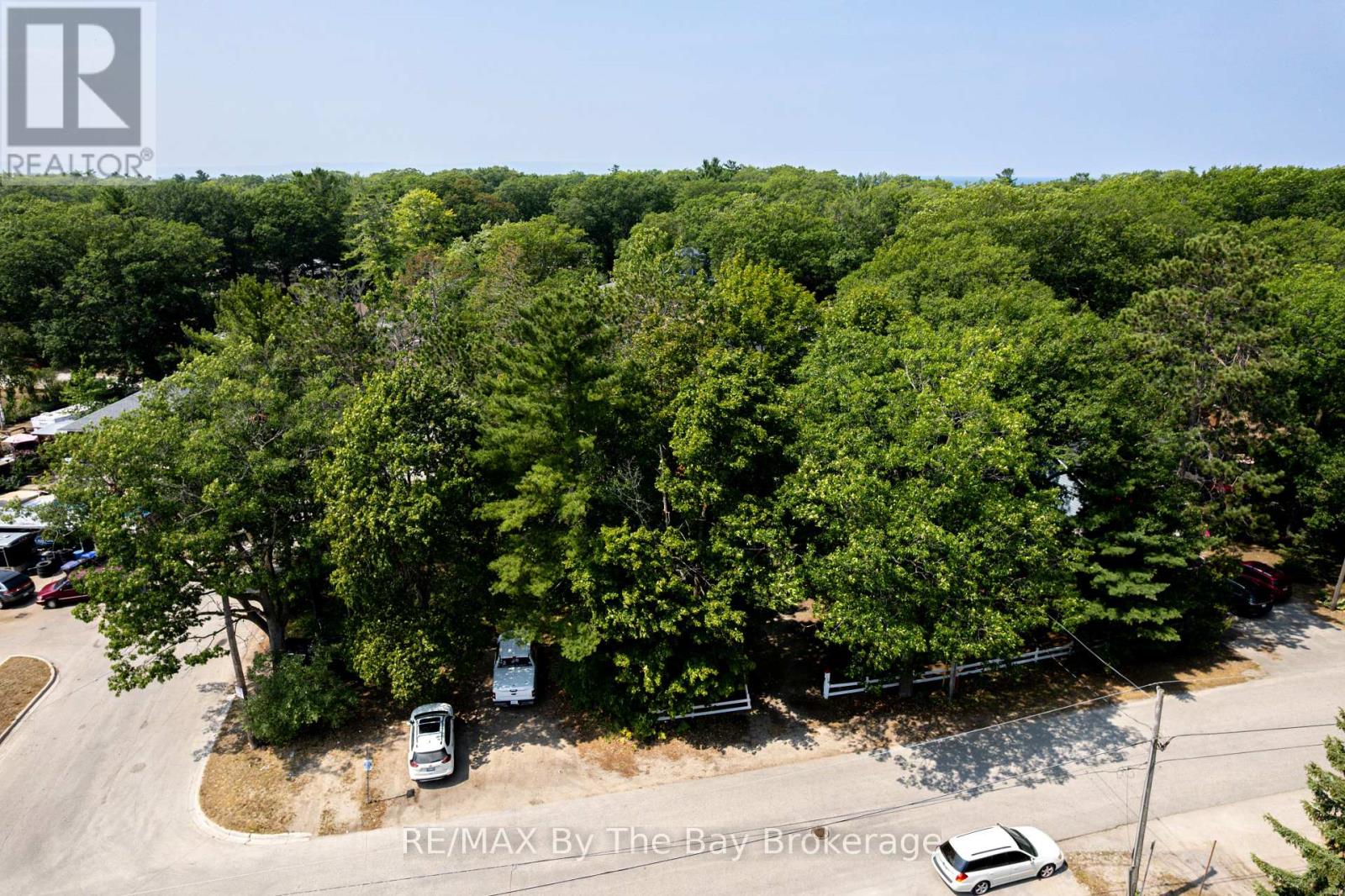 Photo 32 of 110 24th Street N, Wasaga Beach ON