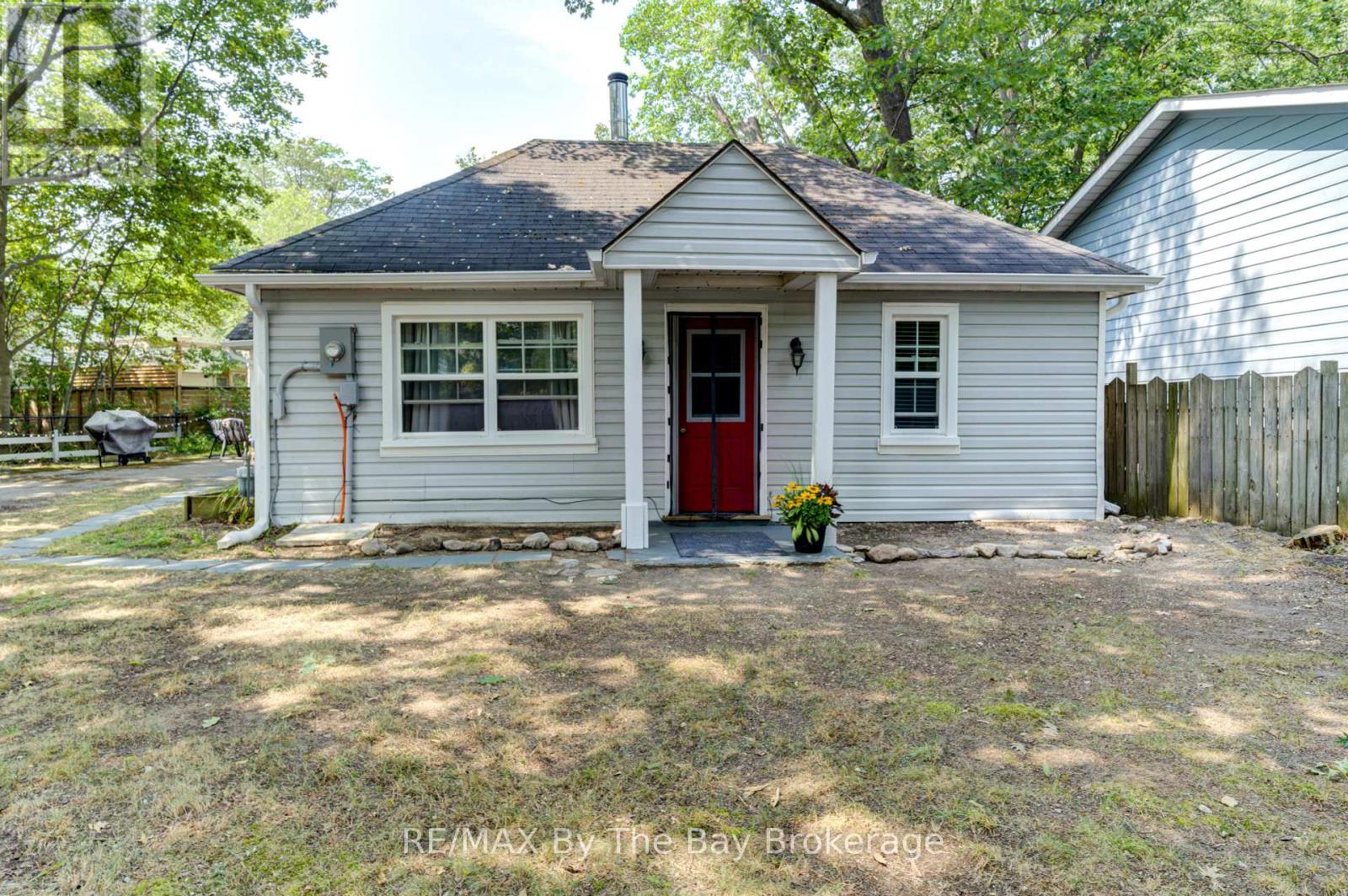 Photo 34 of 110 24th Street N, Wasaga Beach ON