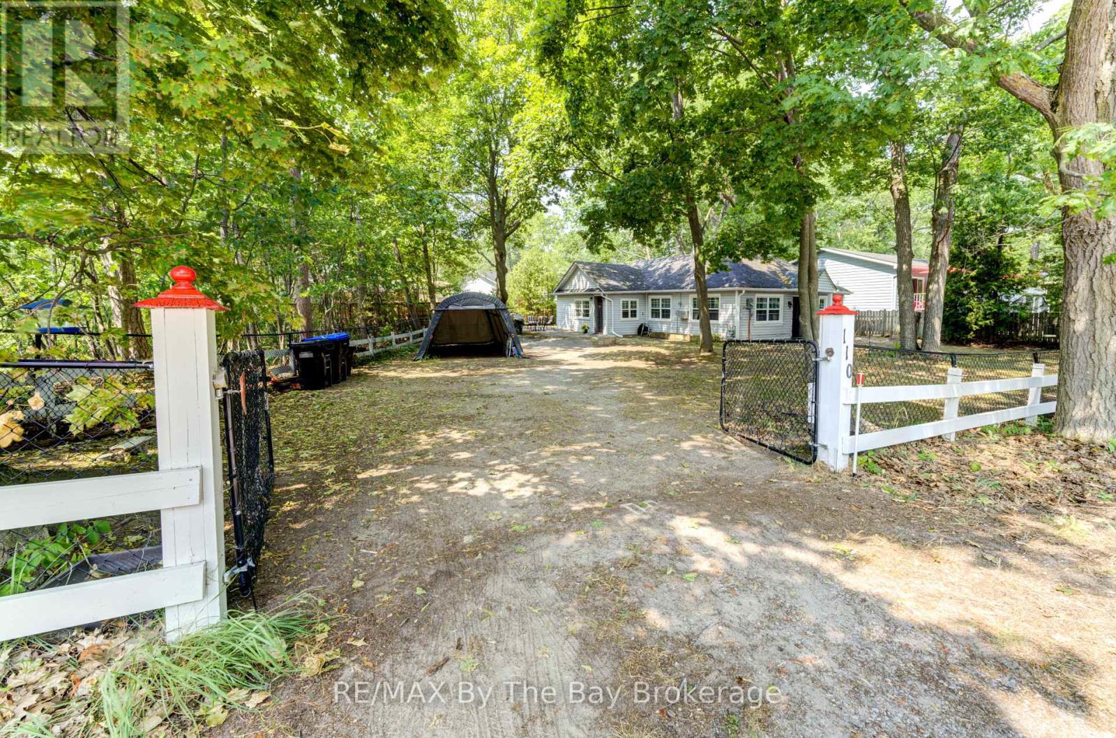 Photo 38 of 110 24th Street N, Wasaga Beach ON
