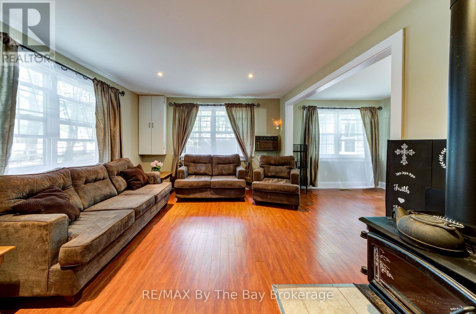 Photo 6 of 110 24th Street N, Wasaga Beach ON