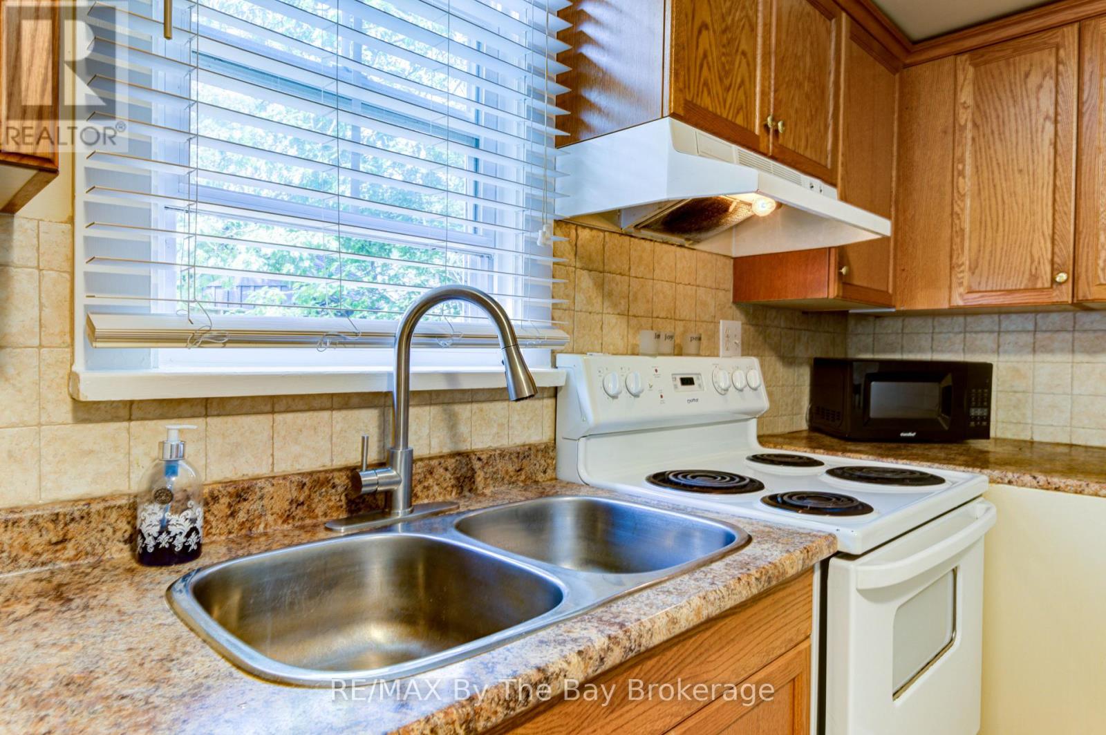 Photo 8 of 110 24th Street N, Wasaga Beach ON