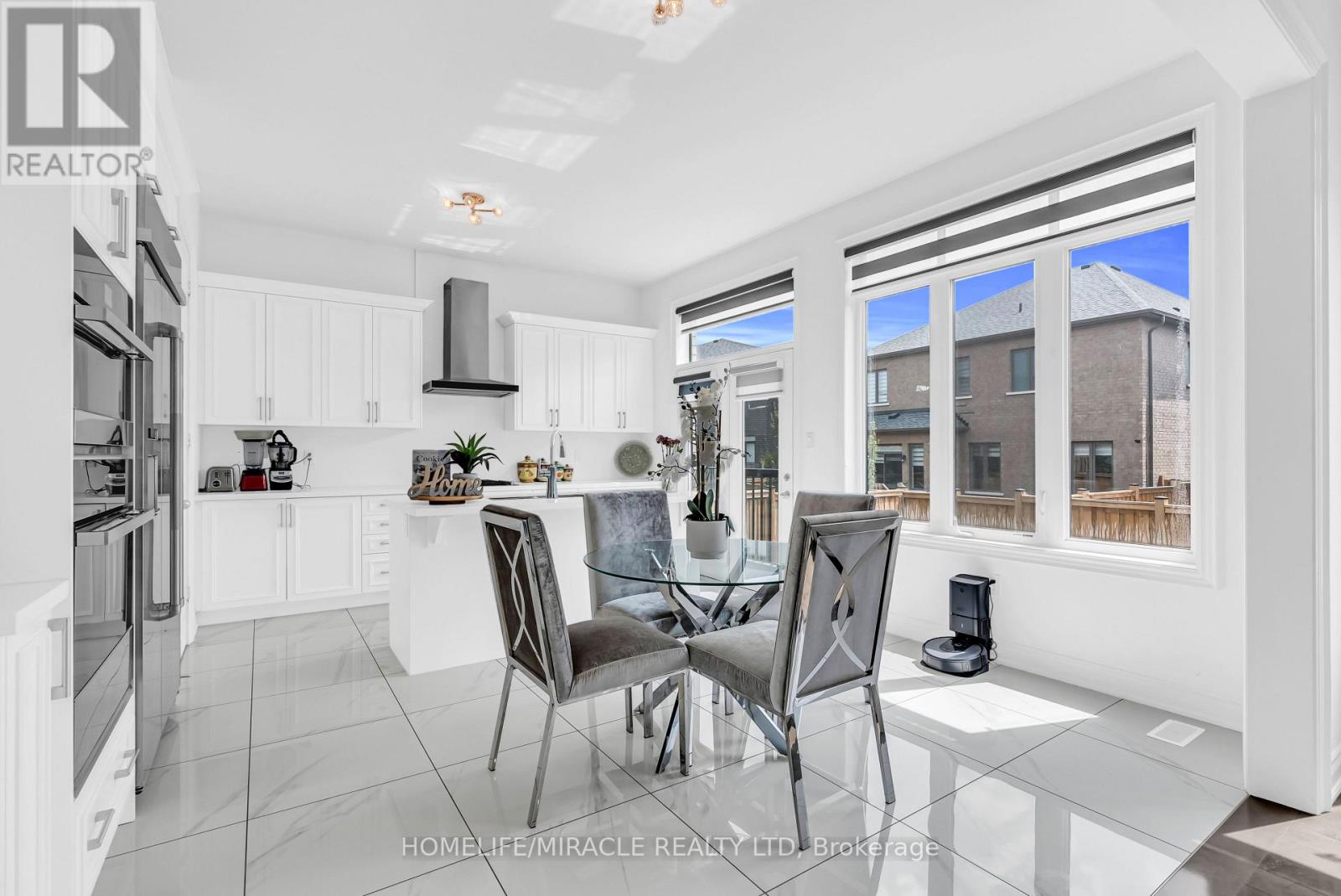 Photo 18 of 9 Galen Crescent, Vaughan ON