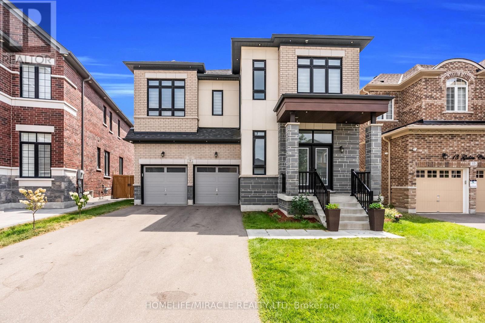Photo 2 of 9 Galen Crescent, Vaughan ON
