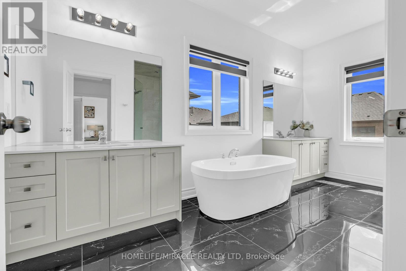 Photo 33 of 9 Galen Crescent, Vaughan ON