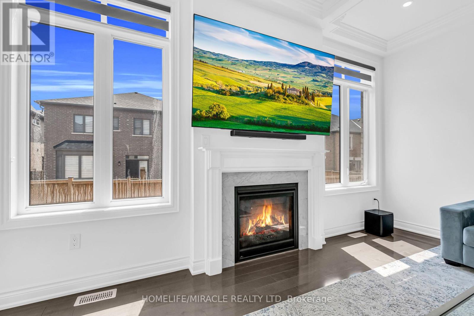 Photo 8 of 9 Galen Crescent, Vaughan ON