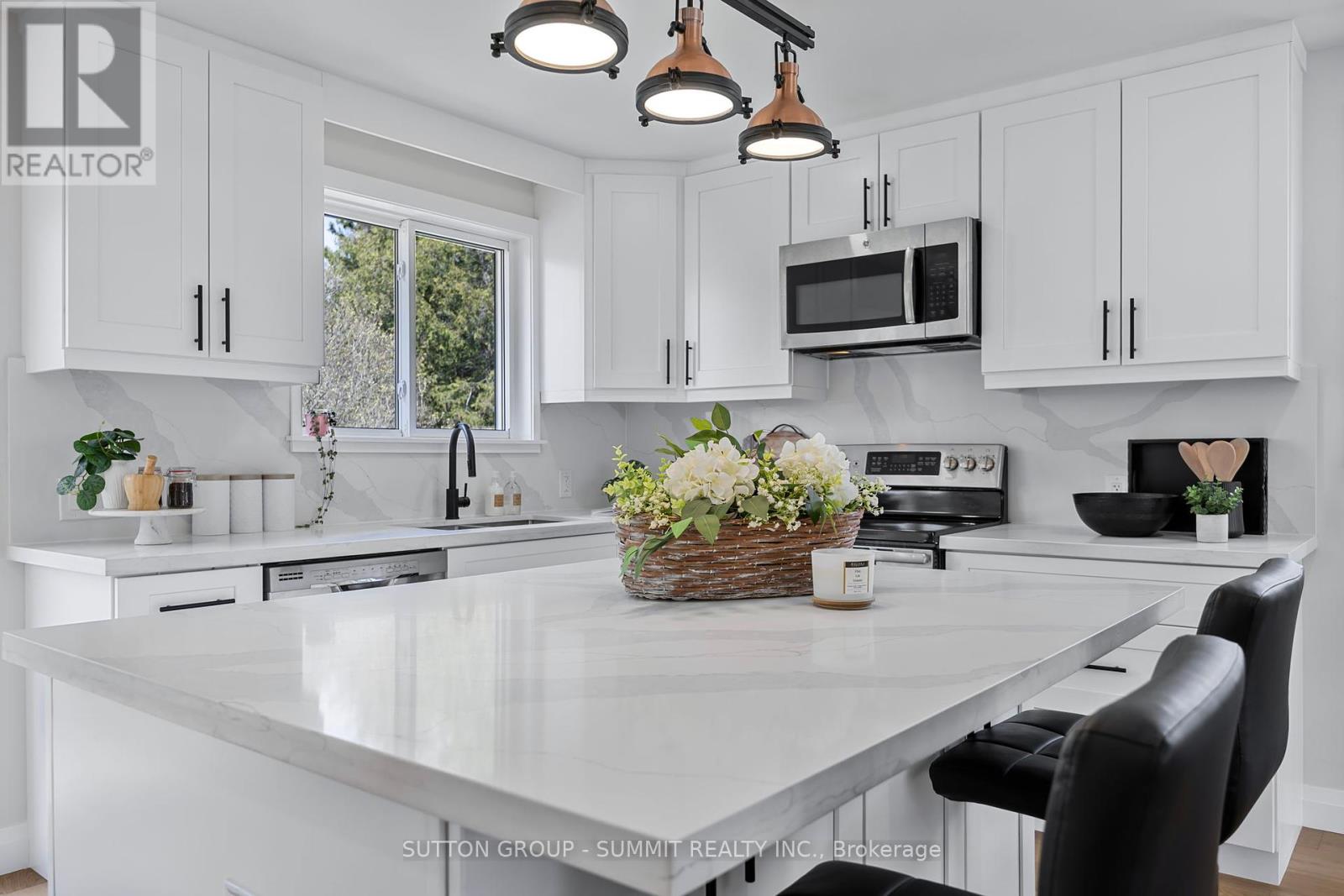 Photo 11 of 124 King Street S, New Tecumseth ON