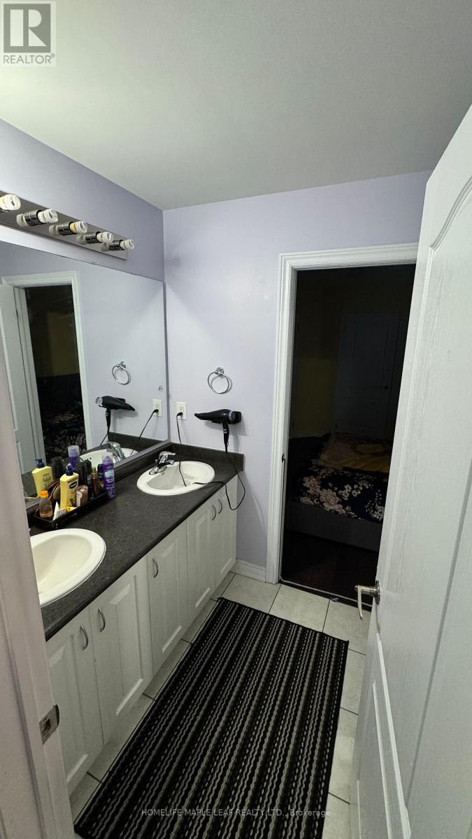 Photo 11 of 8 Ricardo Road, Brampton ON