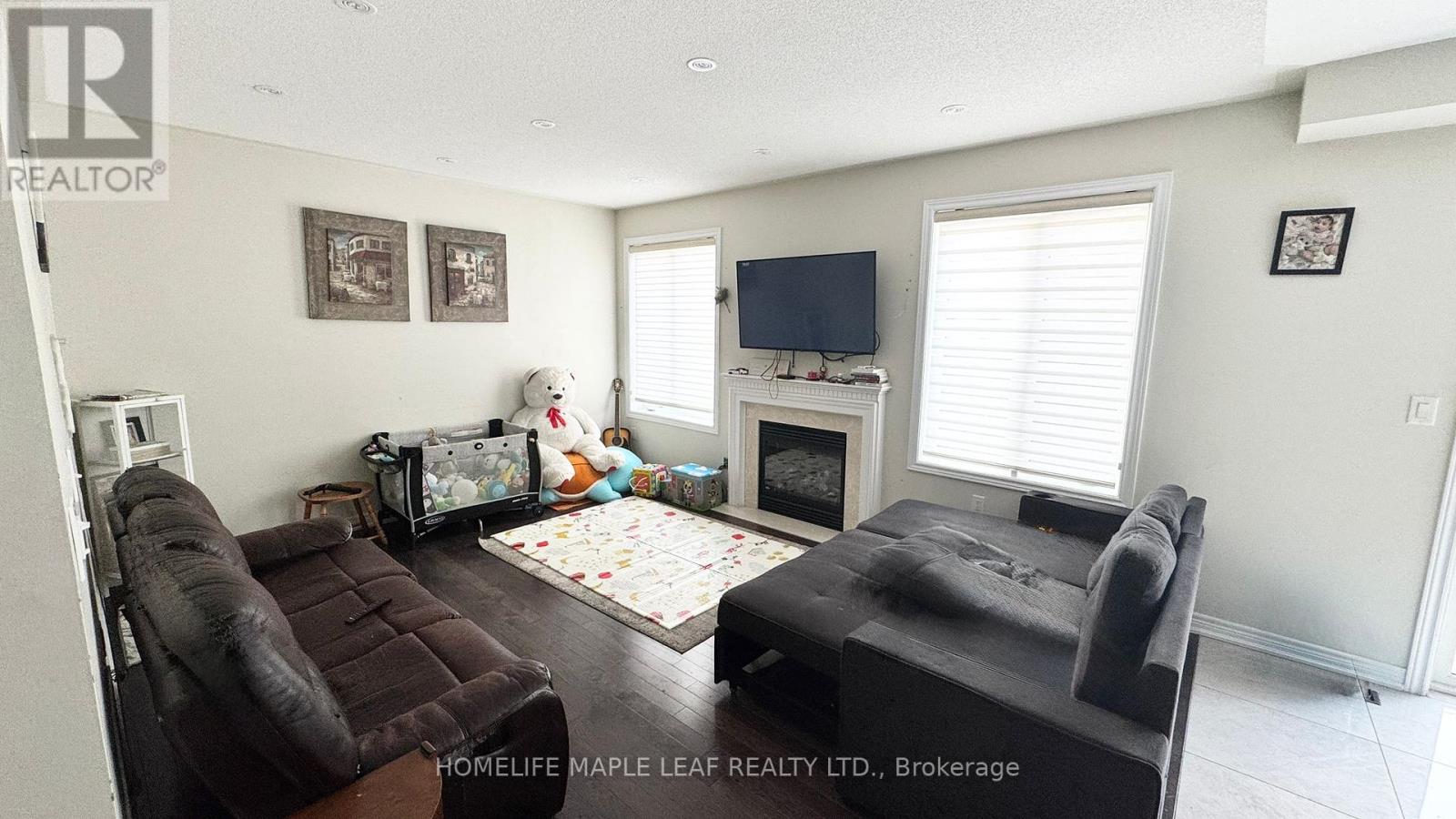 Photo 3 of 8 Ricardo Road, Brampton ON