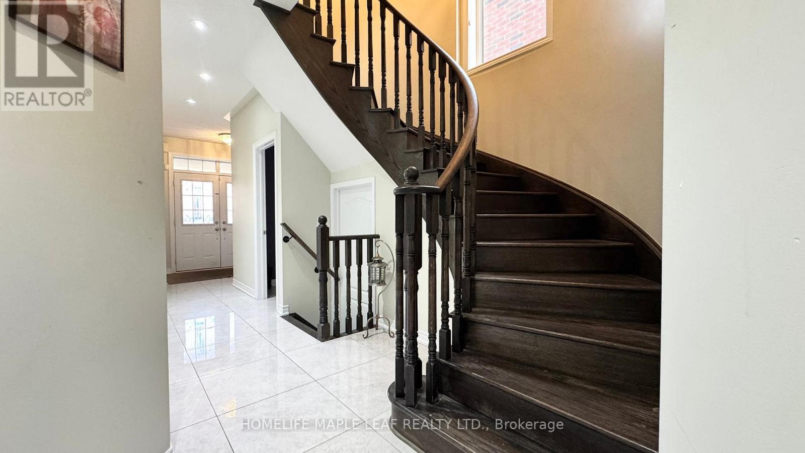 Photo 6 of 8 Ricardo Road, Brampton ON