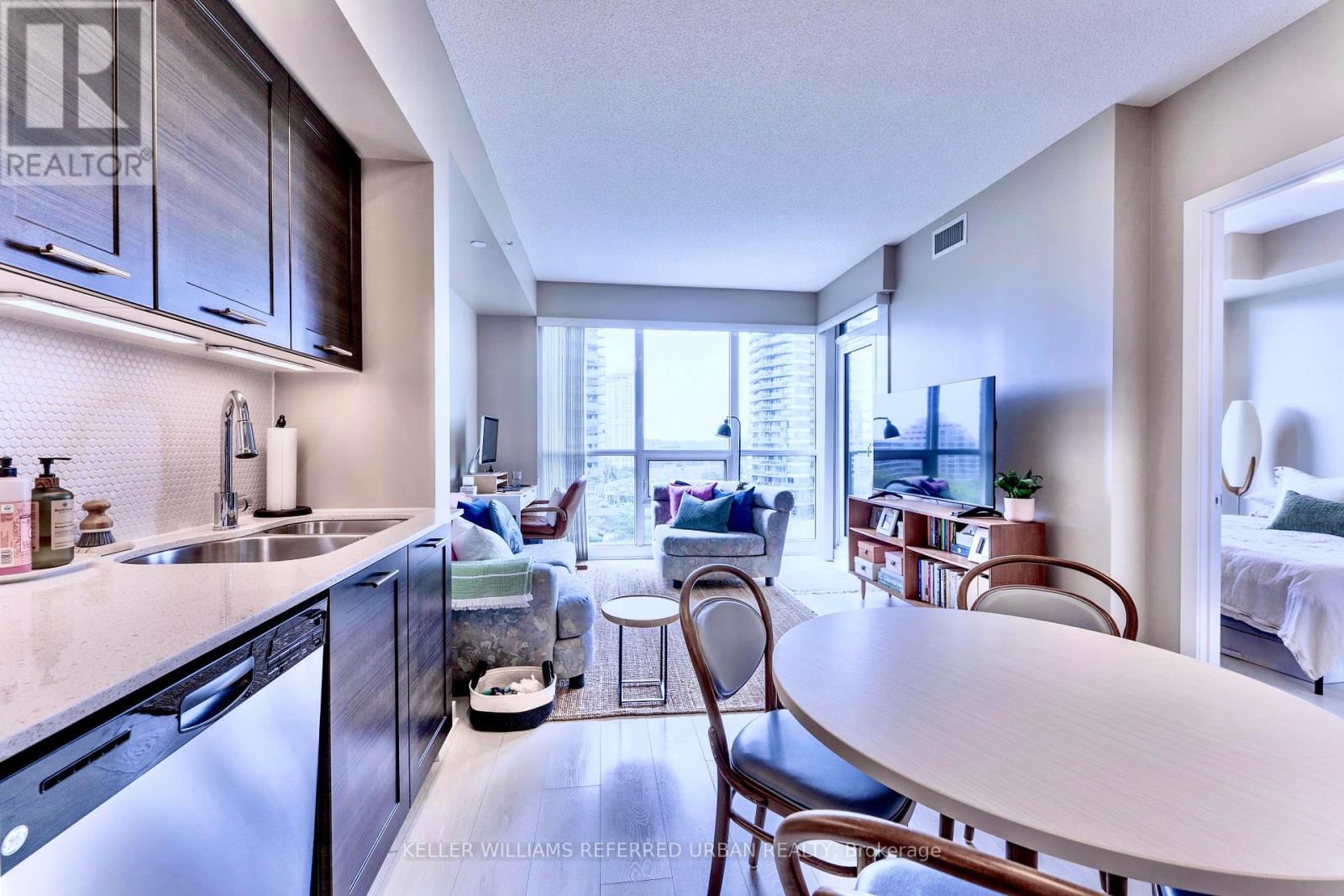 Photo 8 of 1005 2212 Lake Shore Boulevard W, Toronto ON