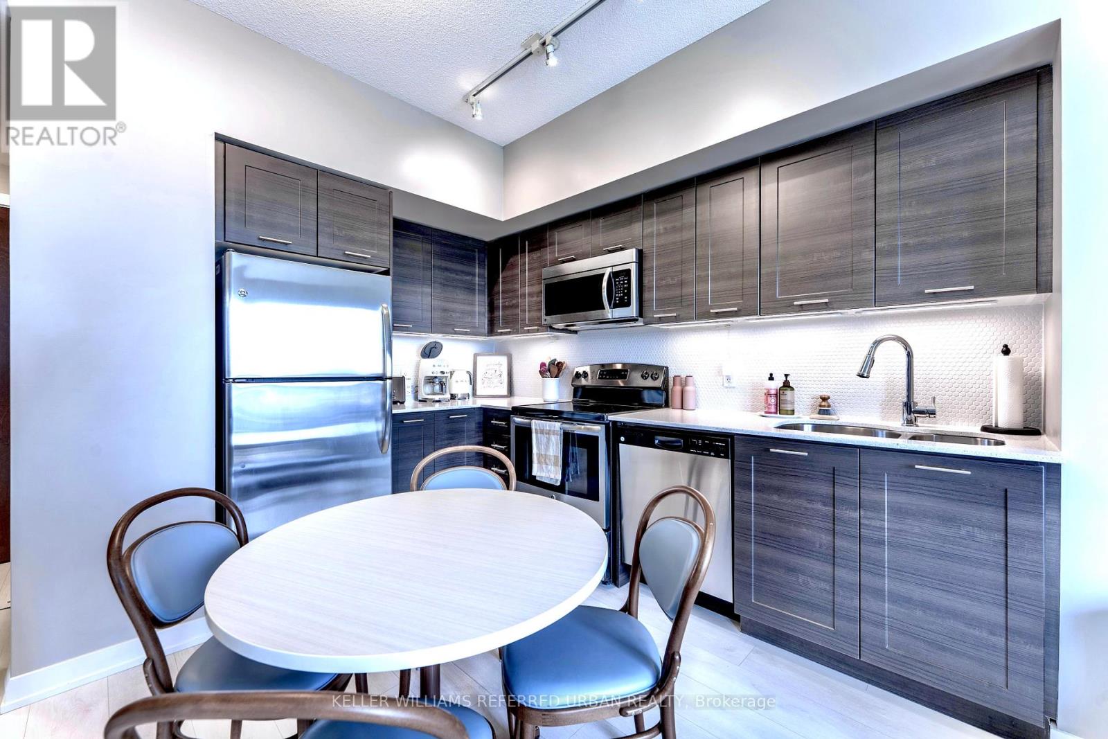 Photo 3 of 1005 2212 Lake Shore Boulevard W, Toronto ON