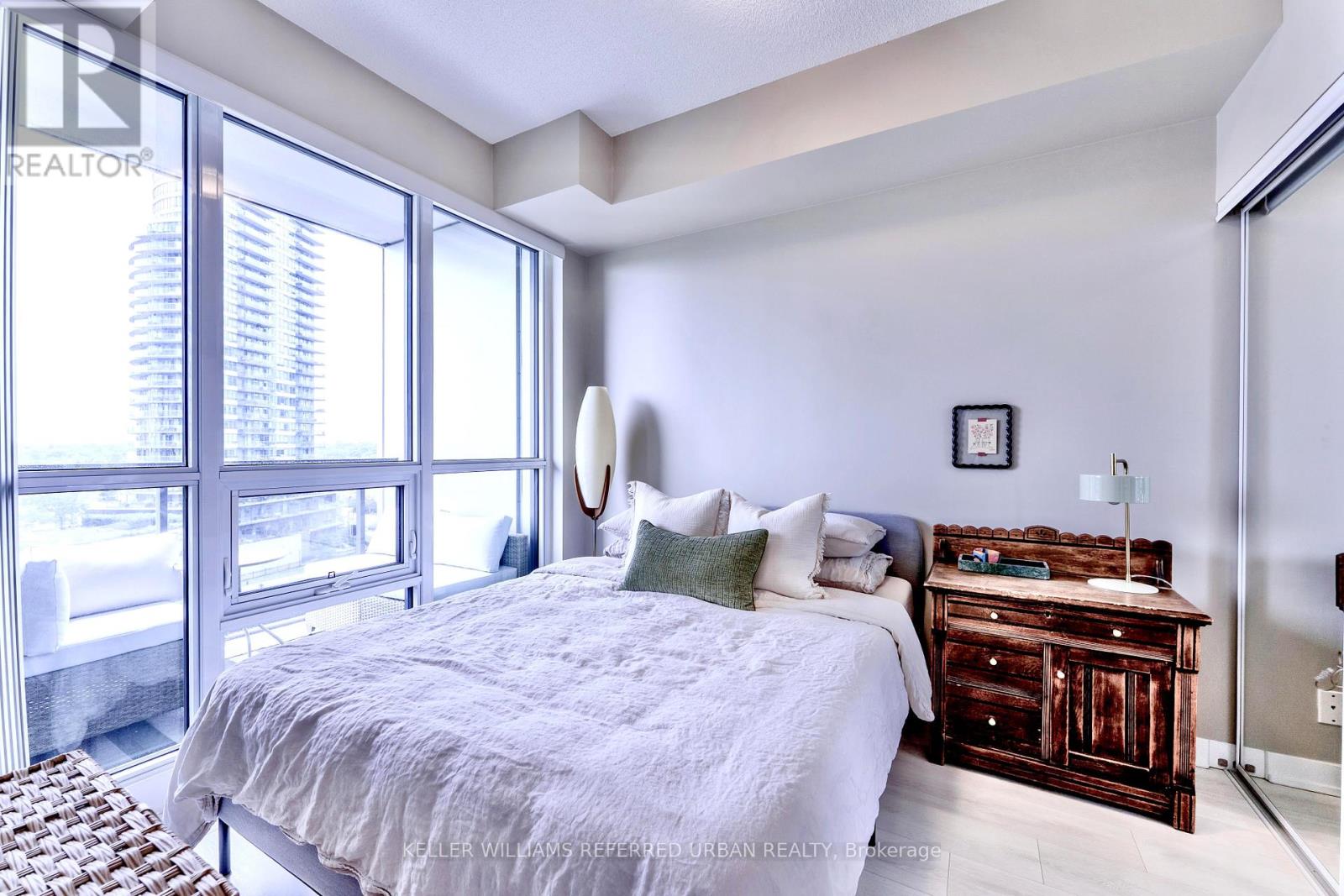 Photo 11 of 1005 2212 Lake Shore Boulevard W, Toronto ON