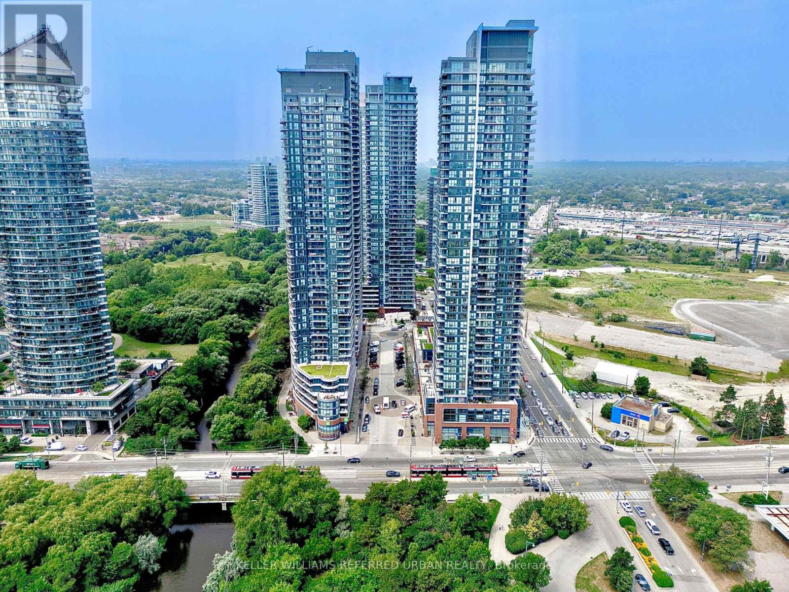 Photo 2 of 1005 2212 Lake Shore Boulevard W, Toronto ON