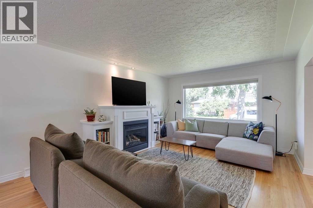 Single Family House Bungalow for Sale in  Spruce Bank Crescent SW Spruce Cliff Calgary 