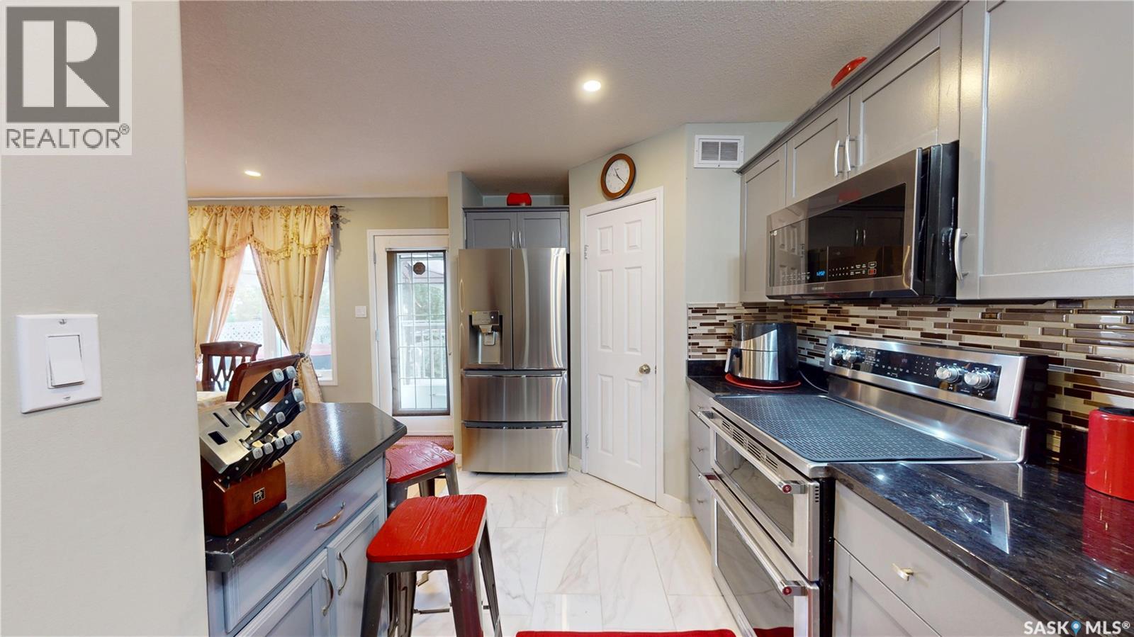 Photo 10 of 710 Weldon Avenue, Saskatoon SK