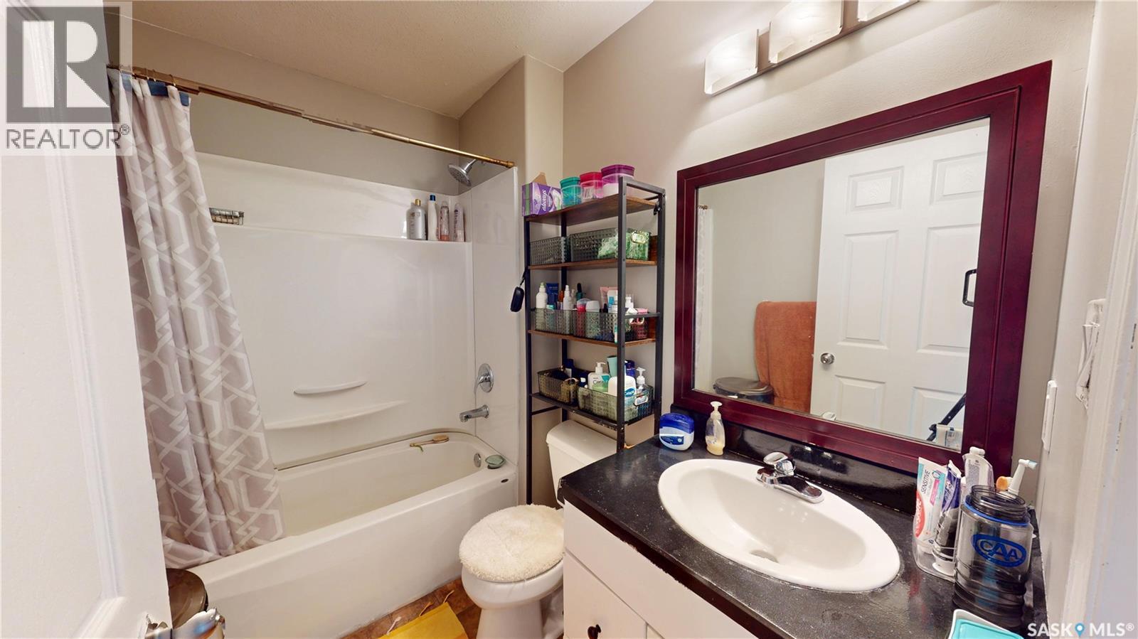 Photo 17 of 710 Weldon Avenue, Saskatoon SK