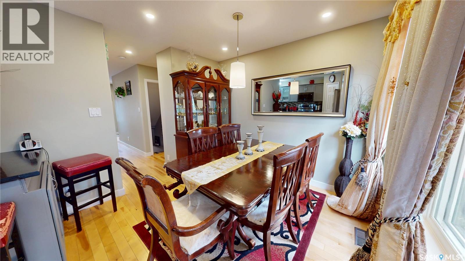 Photo 5 of 710 Weldon Avenue, Saskatoon SK