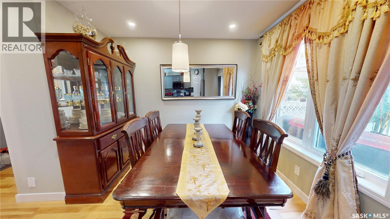 Photo 6 of 710 Weldon Avenue, Saskatoon SK