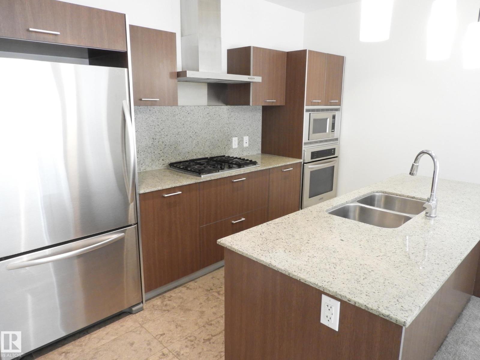 Photo 16 of 110 2510 109 St Nw, Edmonton AB