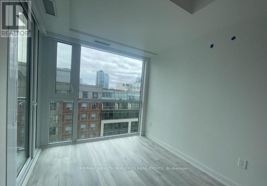 Photo 4 of 813 Se 60 Princess Street, Toronto ON