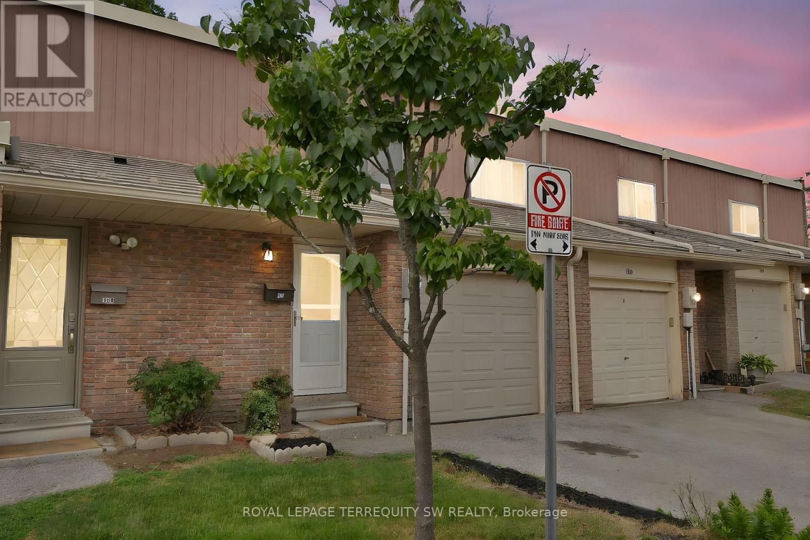 Photo 1 of 158 Woody Vine Way, Toronto ON