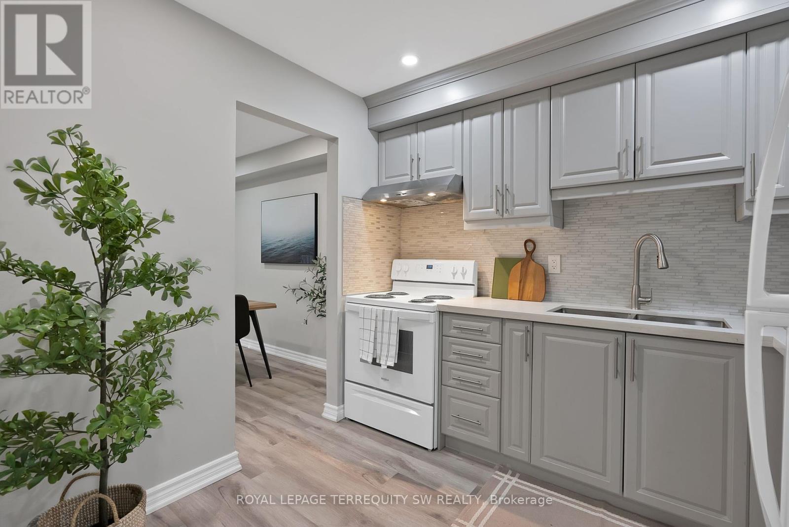 Photo 12 of 158 Woody Vine Way, Toronto ON