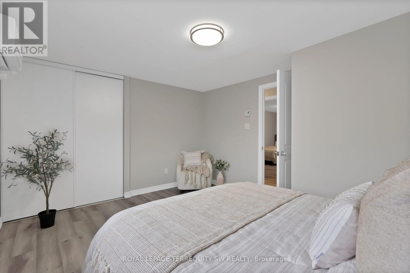 Photo 16 of 158 Woody Vine Way, Toronto ON