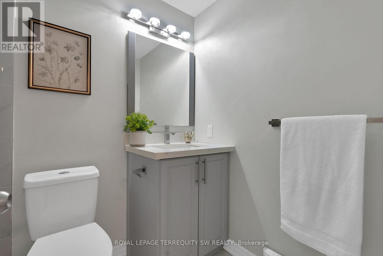 Photo 23 of 158 Woody Vine Way, Toronto ON