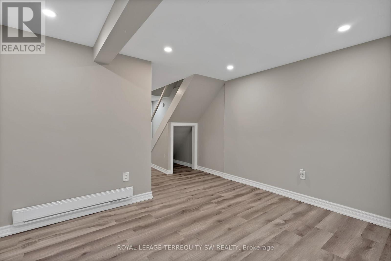 Photo 27 of 158 Woody Vine Way, Toronto ON