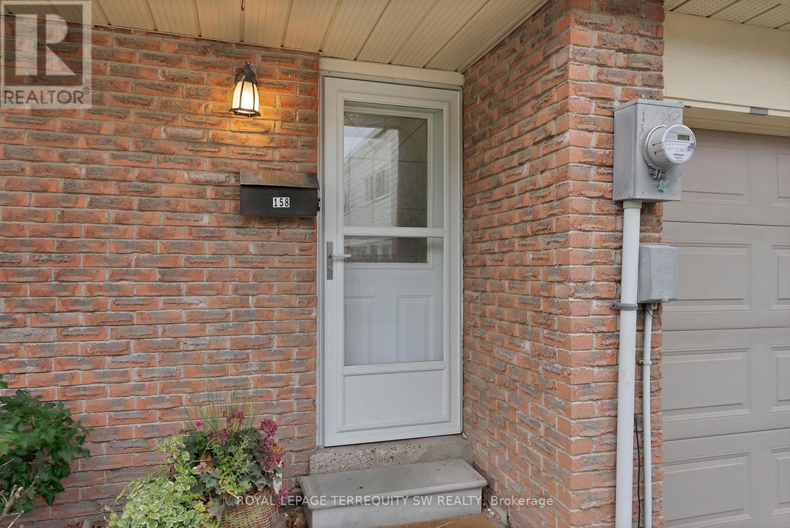 Photo 4 of 158 Woody Vine Way, Toronto ON
