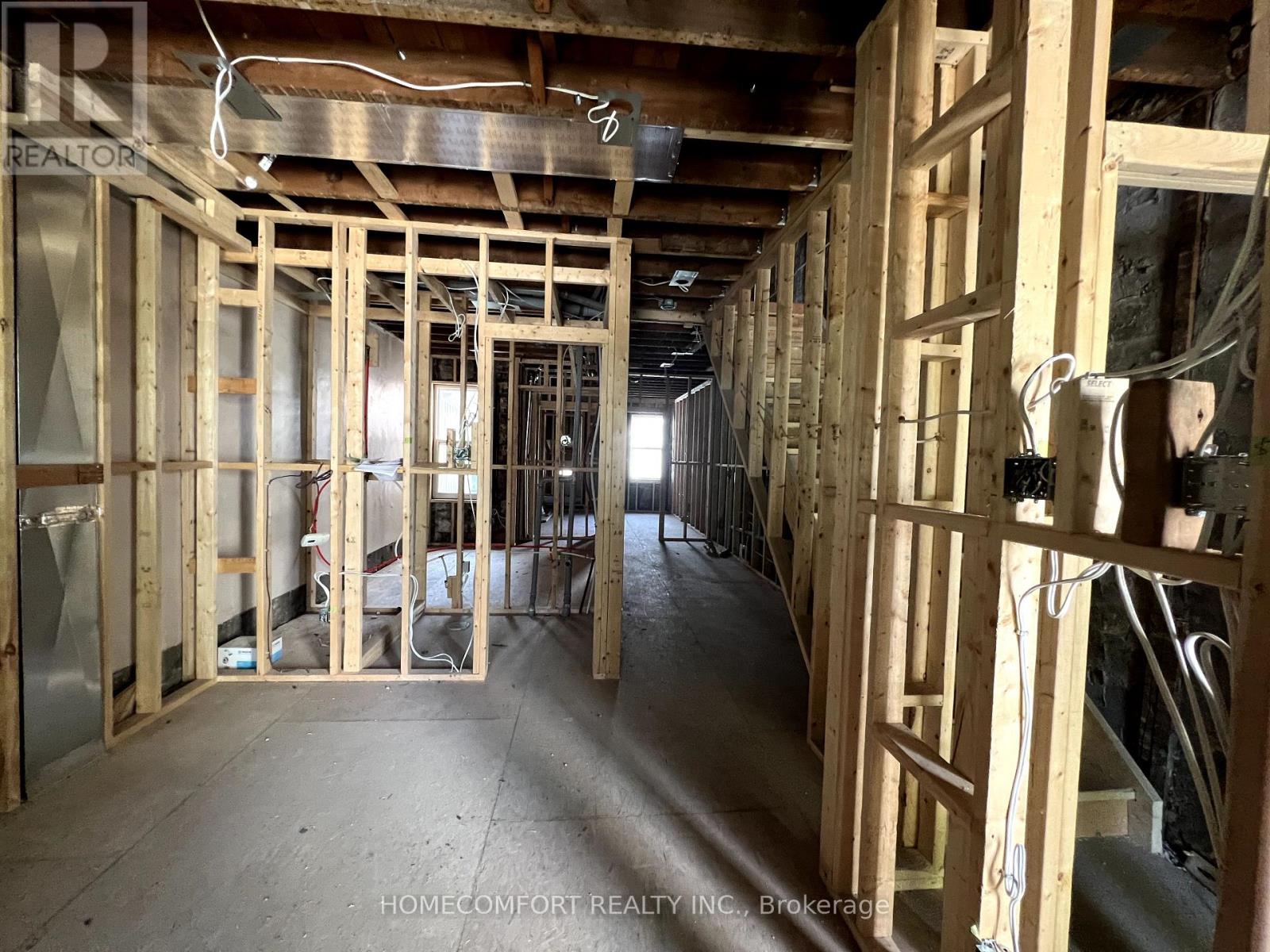 Photo 3 of 652 Crawford Street, Toronto ON