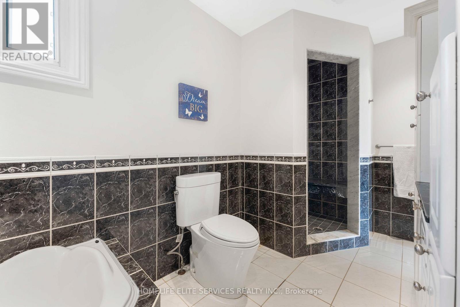 Photo 23 of 13 Atkinson Court, Ajax ON