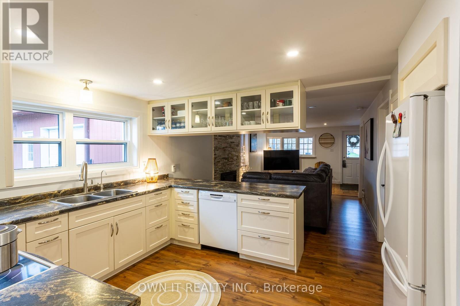 Photo 20 of 648 10th Line, Innisfil ON