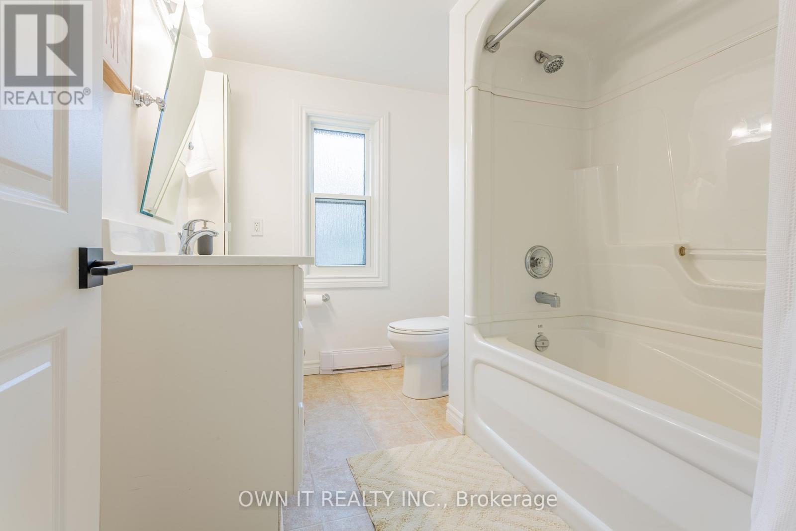 Photo 25 of 648 10th Line, Innisfil ON