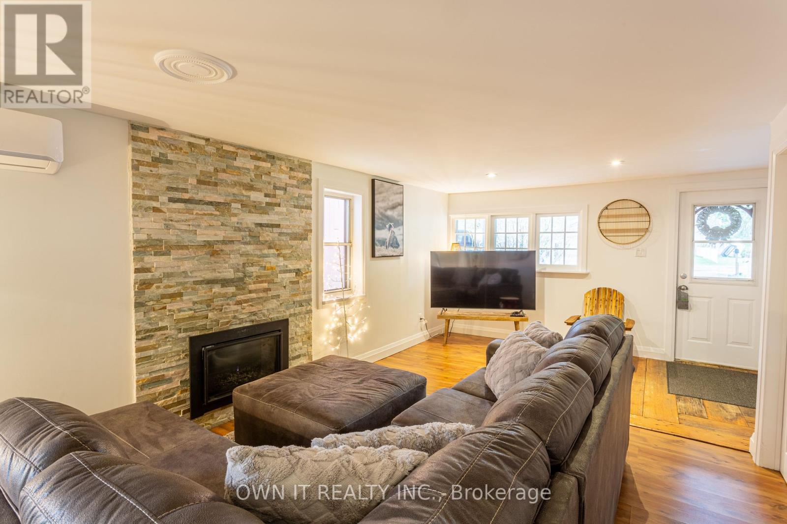 Photo 3 of 648 10th Line, Innisfil ON