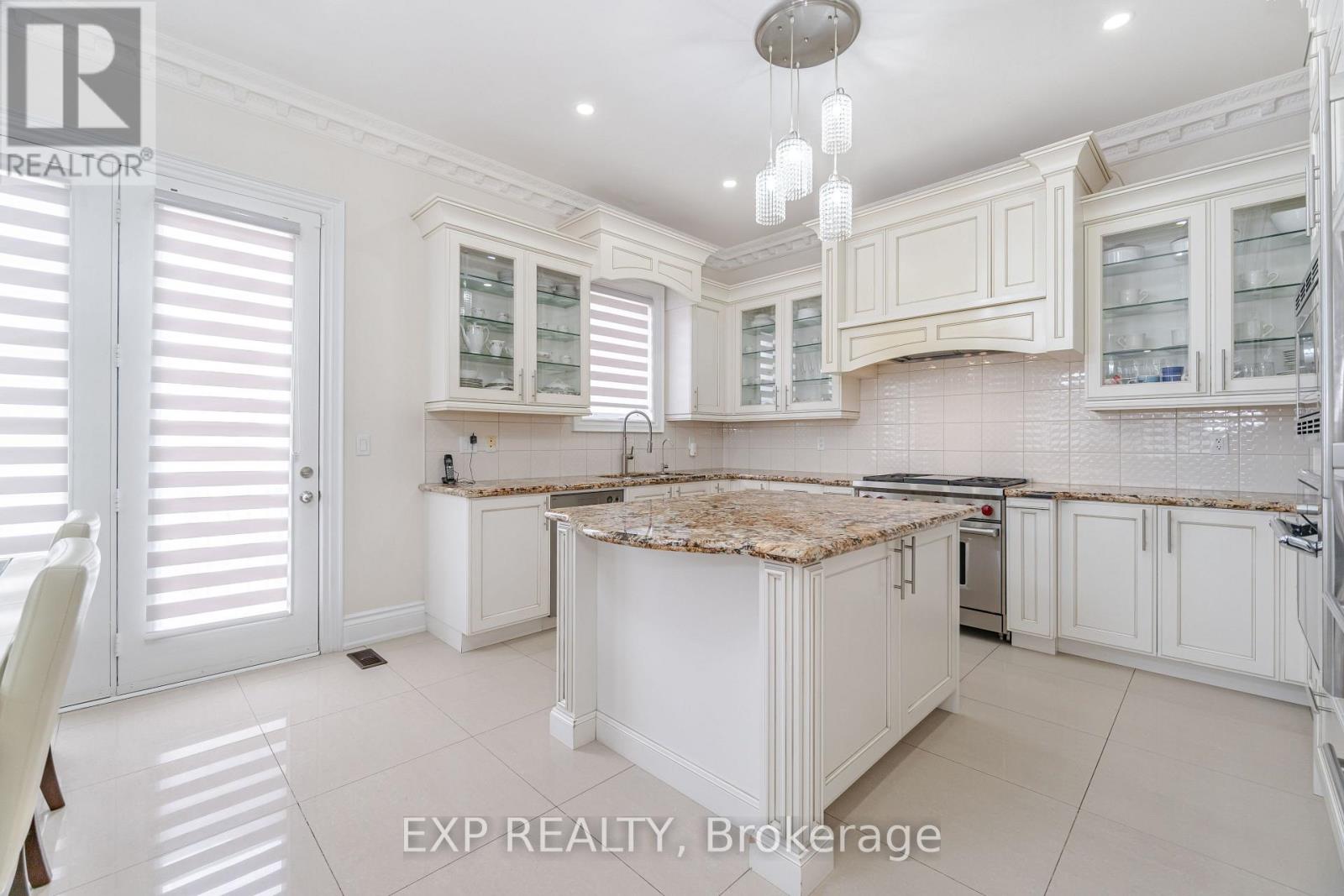 Photo 11 of 190 Torrey Pines Road, Vaughan ON