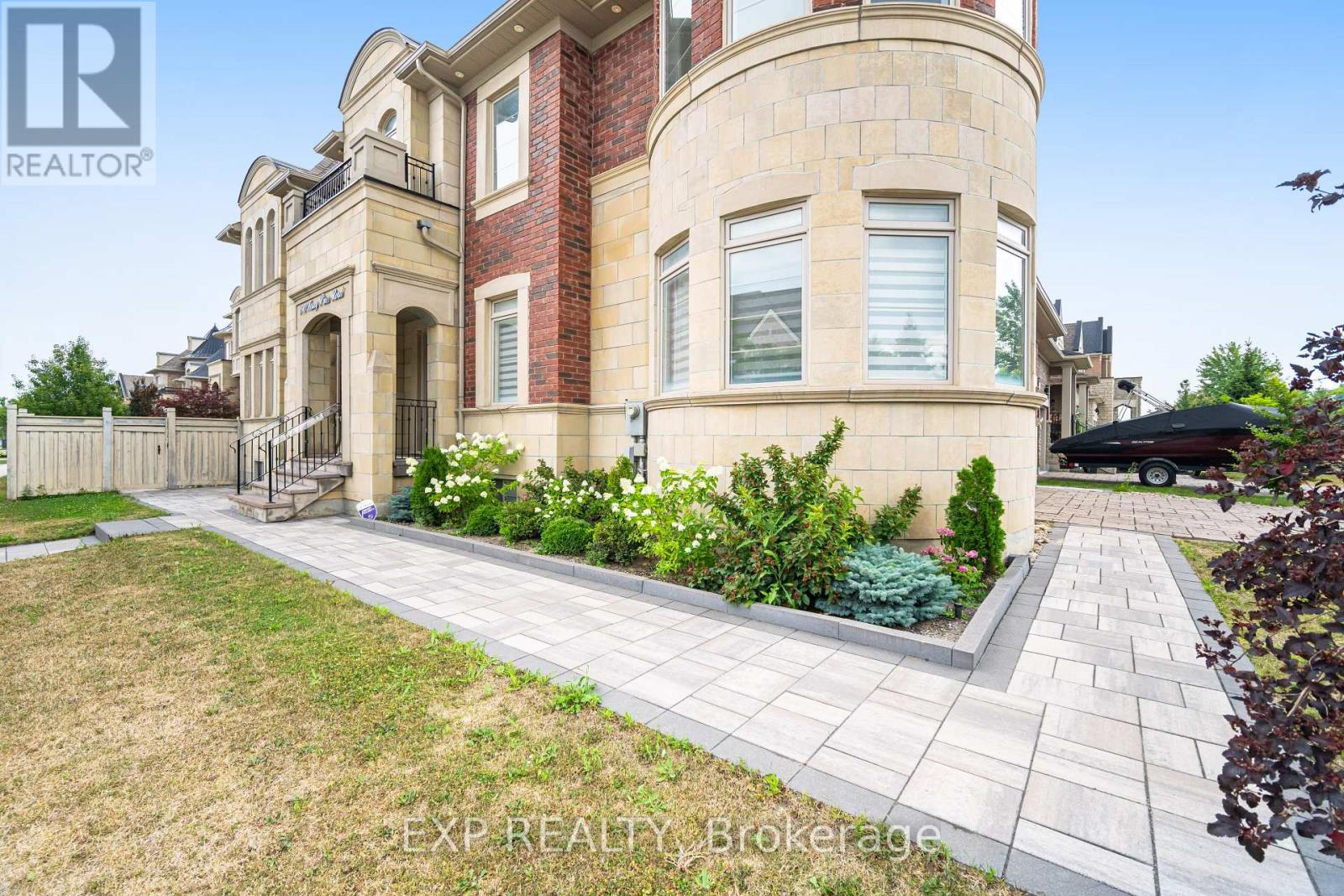 Photo 4 of 190 Torrey Pines Road, Vaughan ON